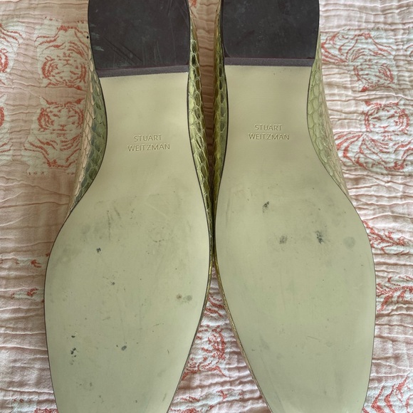 STUART WEITZMAN Gold Snake skin flat with pale pink tassel SIZE 10 medium - Picture 2 of 5